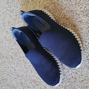 Skechers women's Go Walk Goga Mat slip on shoes, size 7, navy blue